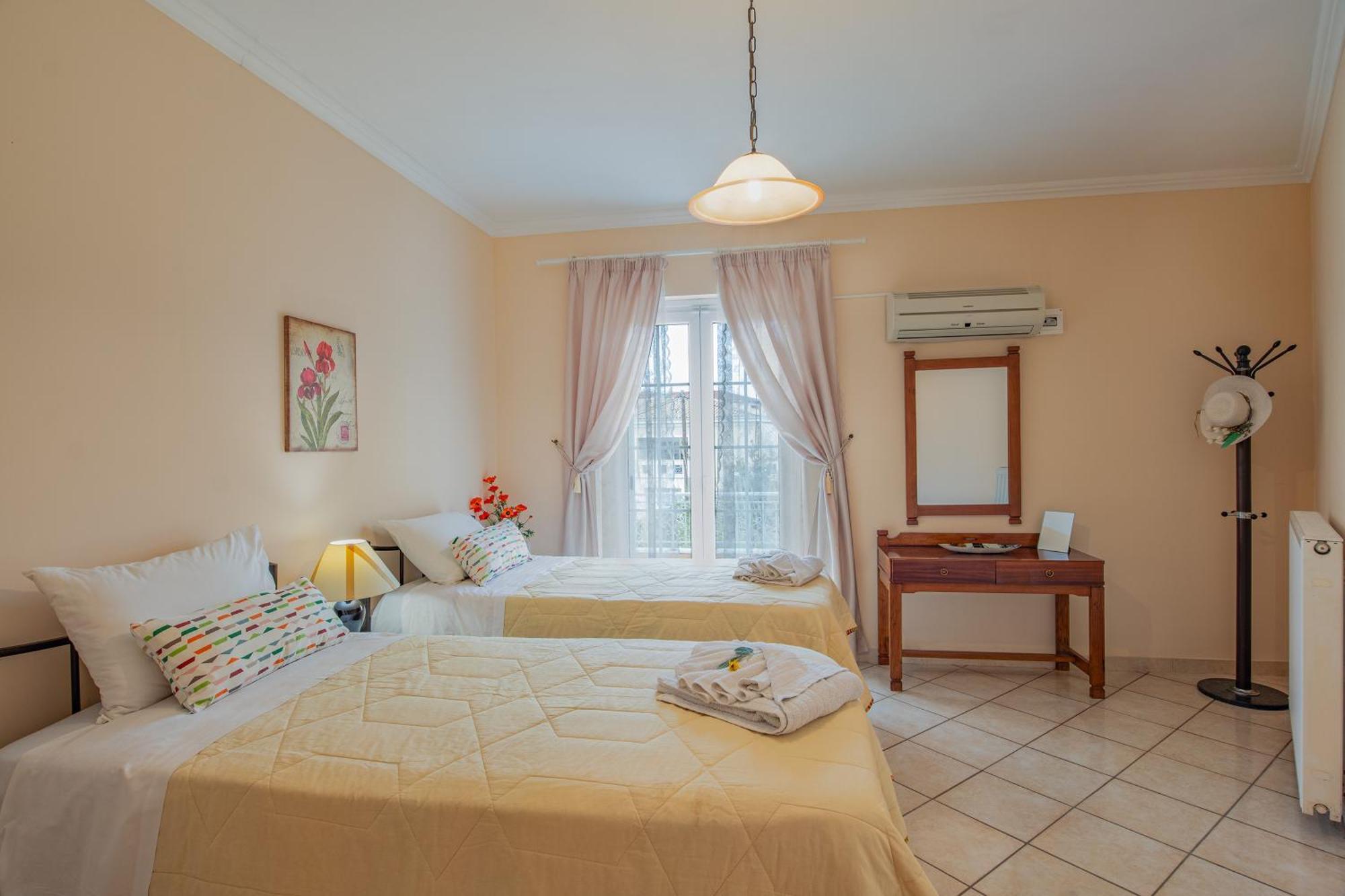 House Of Velenia - 2 Bedroom Apartment Near Old Town, Airport And Bus Station Corfu  Exterior foto